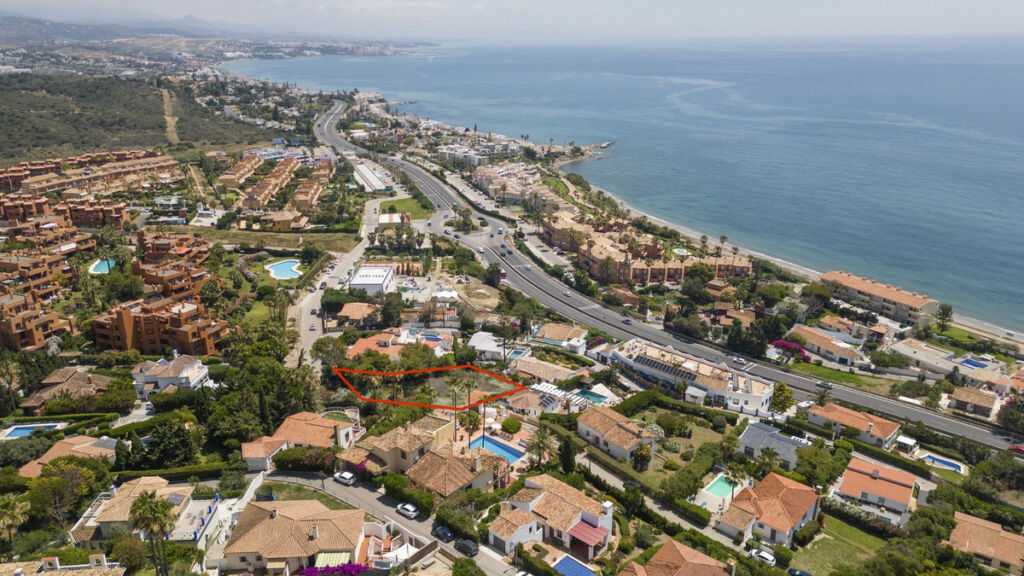 Residential Plot Estepona Málaga - image 2