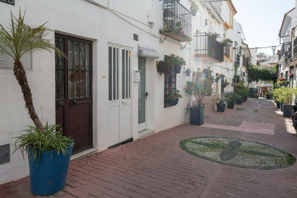 Townhouse Estepona Málaga - image 2