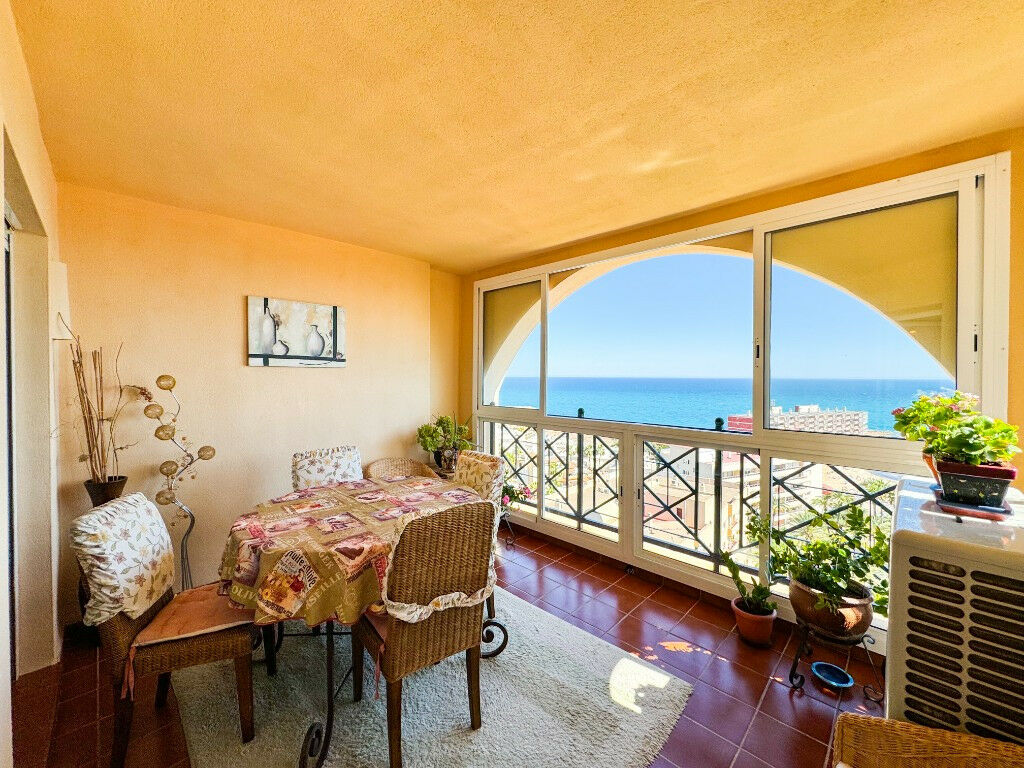 Middle Floor Apartment Torrevieja Alicante - image 2
