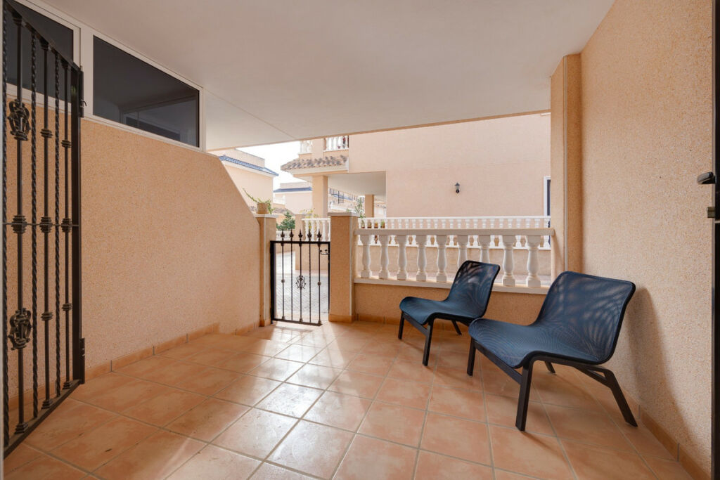 Townhouse Los Dolses Alicante - image 2