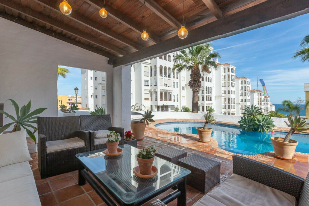 Townhouse Estepona Málaga - image 2