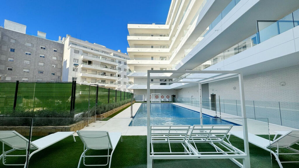 Middle Floor Apartment Nueva Andalucía Málaga - image 2