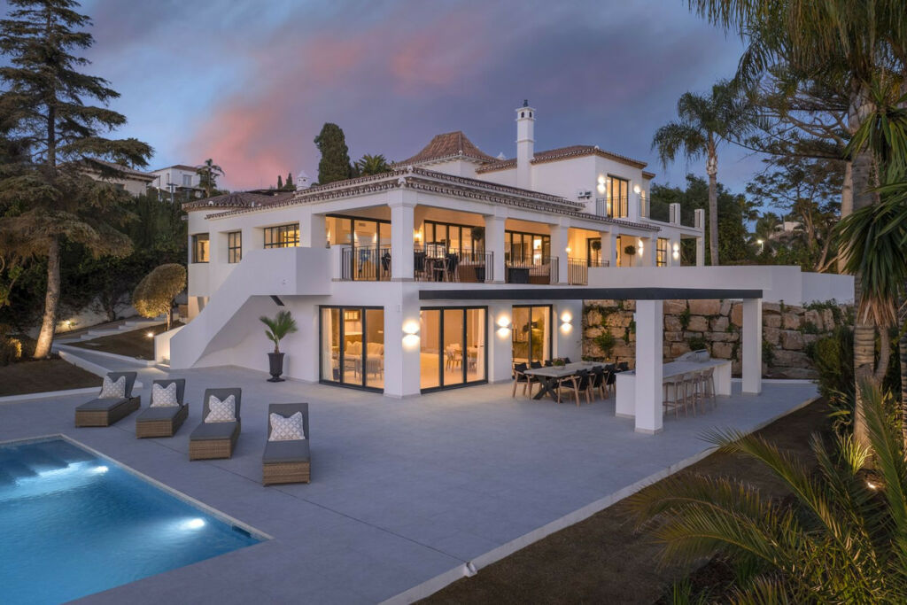 Detached Villa El Paraiso Málaga - image 2