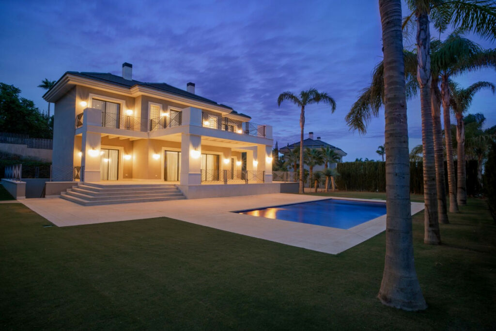 Detached Villa Los Flamingos Málaga - image 2