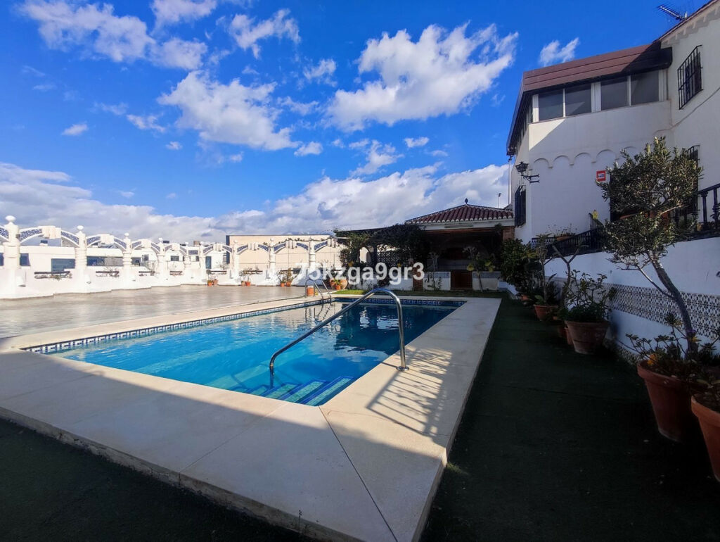 Detached Villa Puerto de la Torre Málaga - image 2