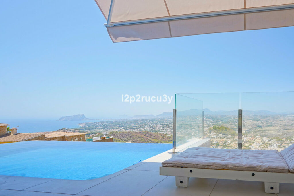 Detached Villa Cumbre del Sol Alicante - image 2