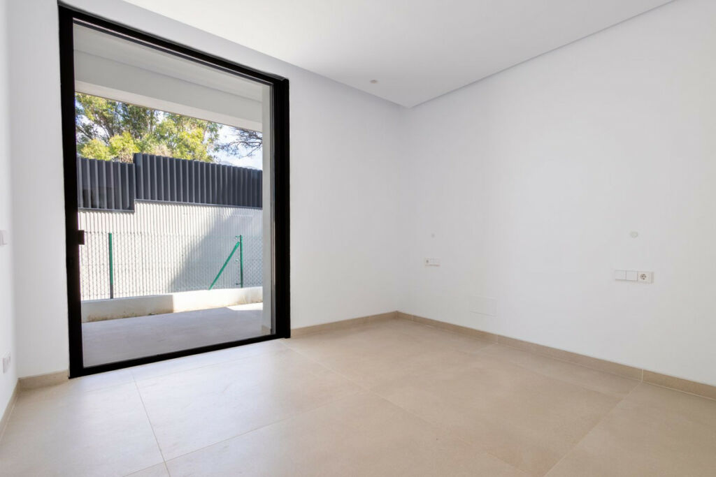 Detached Villa The Golden Mile Málaga - image 20
