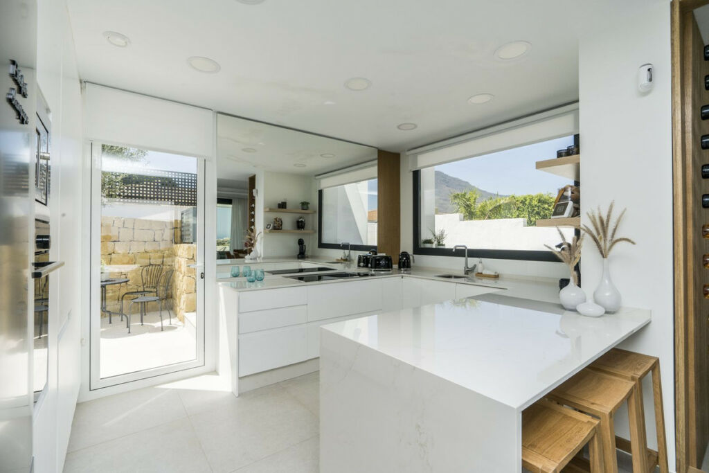 Detached Villa Estepona Málaga - image 20
