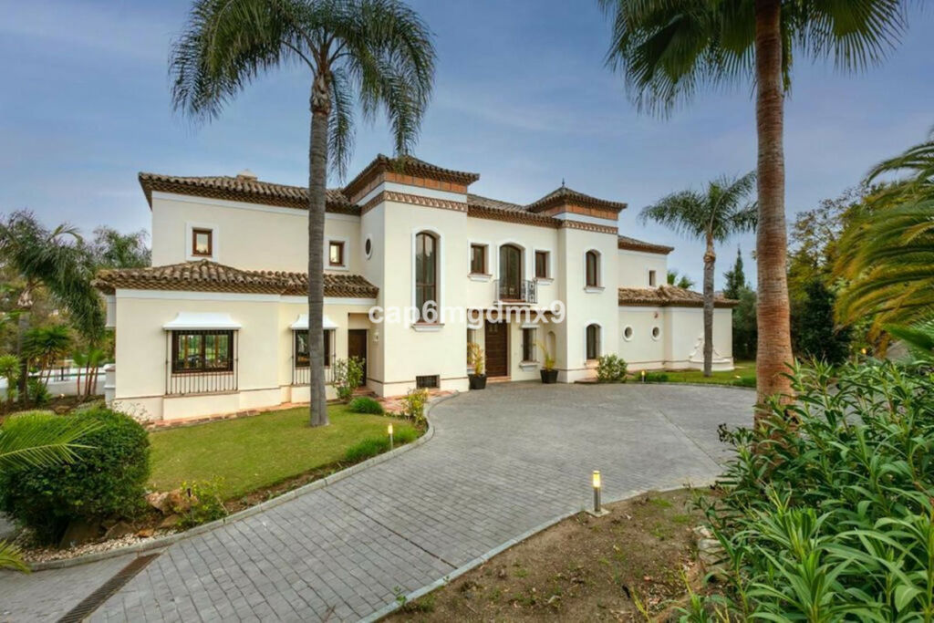 Detached Villa Nueva Andalucía Málaga - image 21