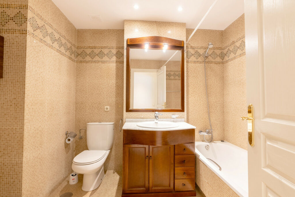 Middle Floor Apartment Estepona Málaga - image 21