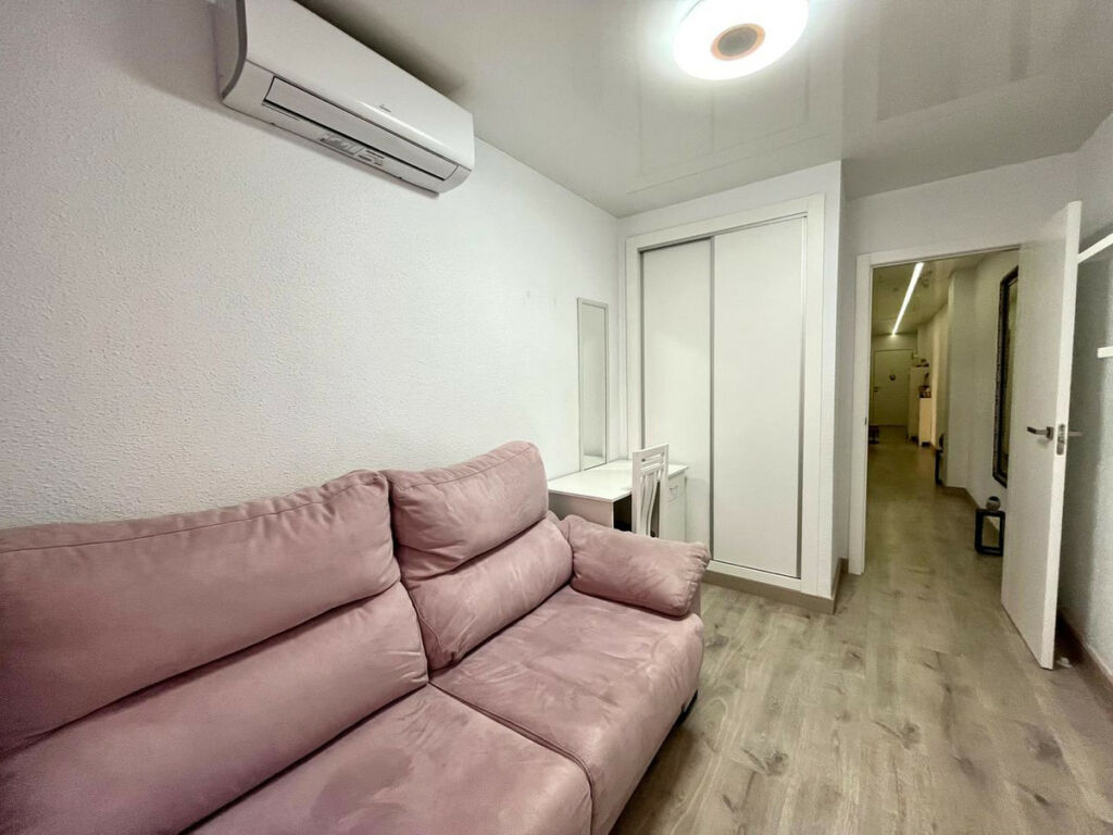 Middle Floor Apartment Torrevieja Alicante - image 21