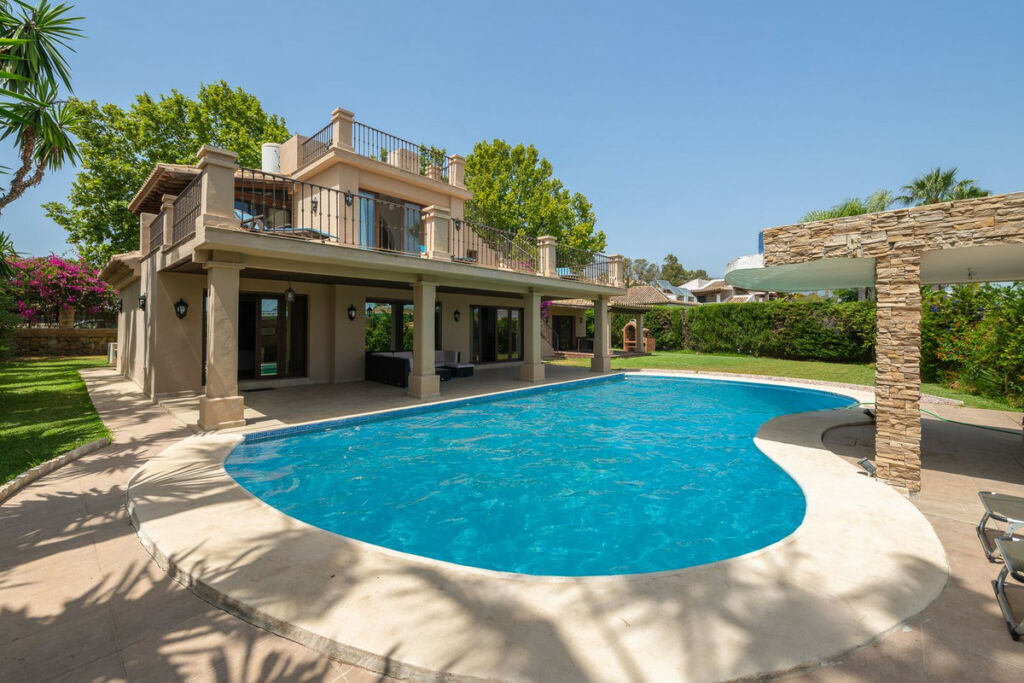 Detached Villa The Golden Mile Málaga - image 21