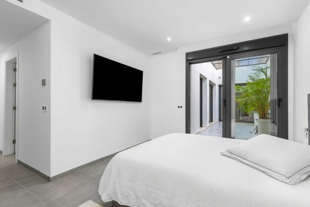 Detached Villa San Miguel de Salinas Alicante - image 21