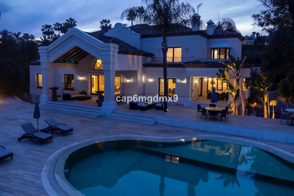 Detached Villa Nueva Andalucía Málaga - image 22