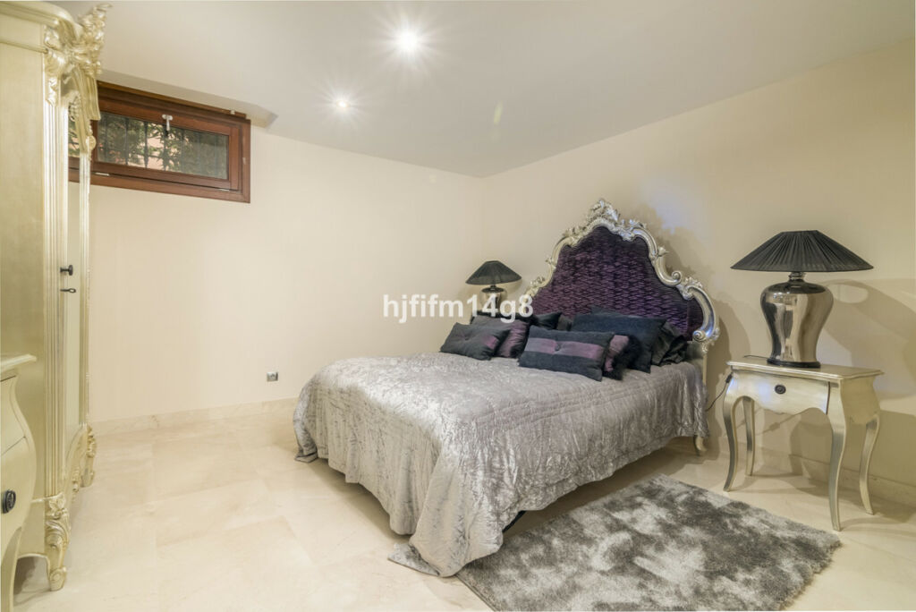 Detached Villa The Golden Mile Málaga - image 25