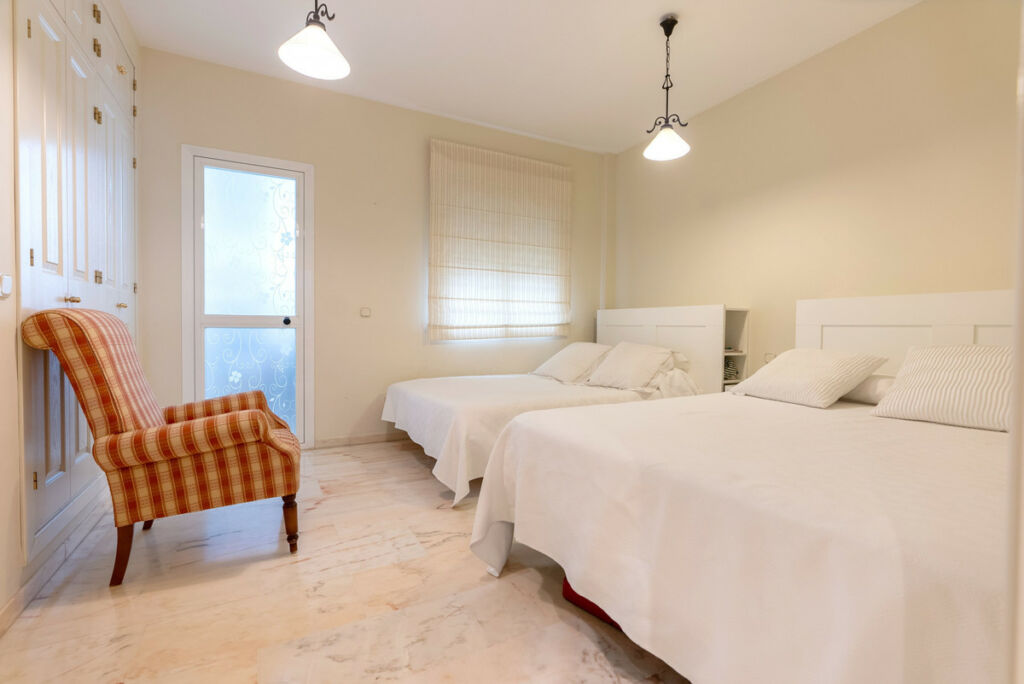 Middle Floor Apartment Estepona Málaga - image 22