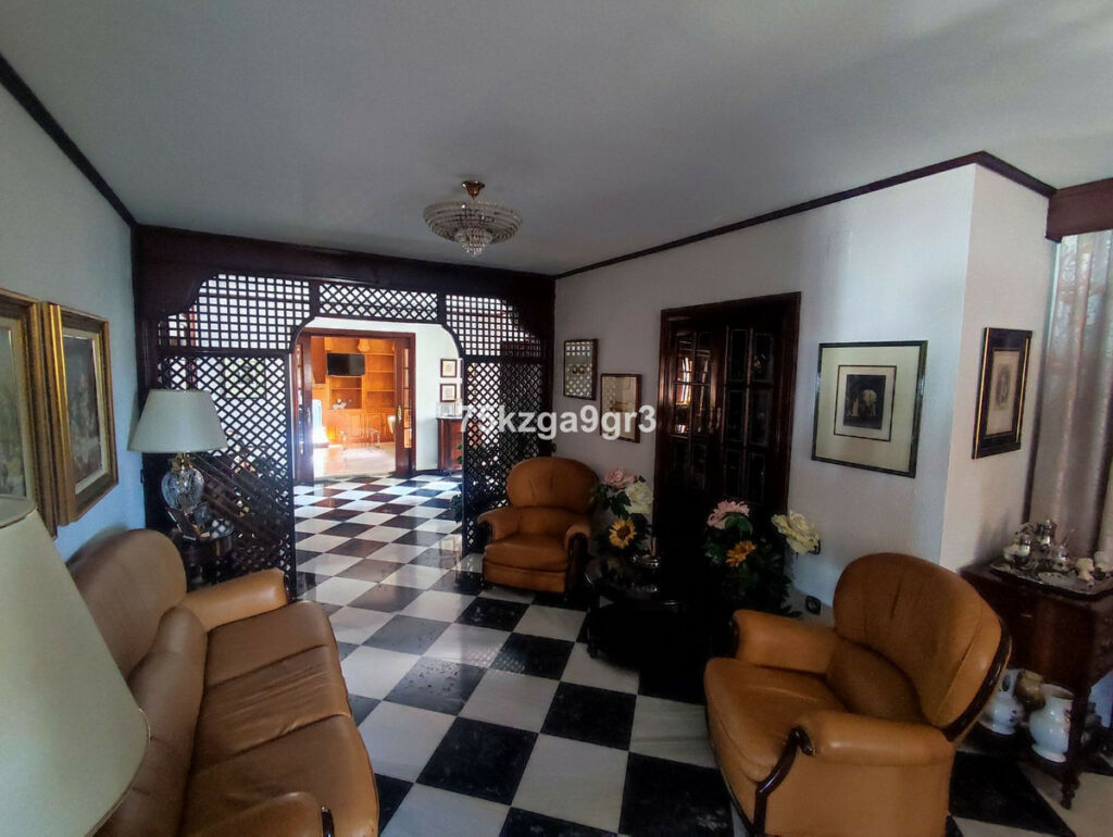 Detached Villa Puerto de la Torre Málaga - image 20