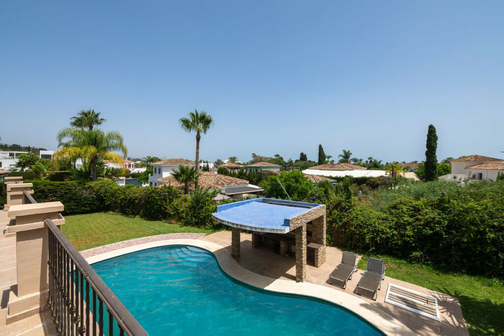 Detached Villa The Golden Mile Málaga - image 22