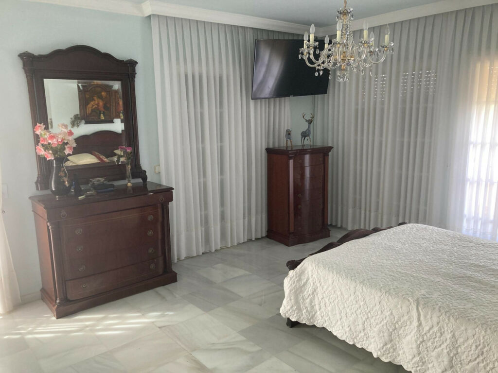Detached Villa Selwo Málaga - image 20