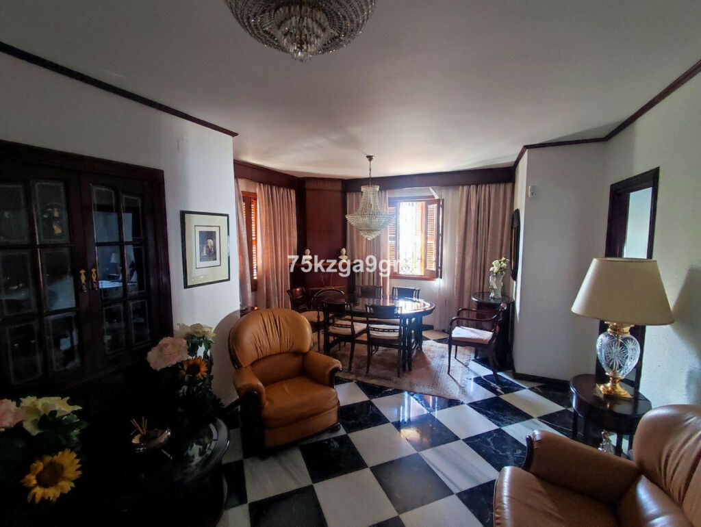 Detached Villa Puerto de la Torre Málaga - image 21
