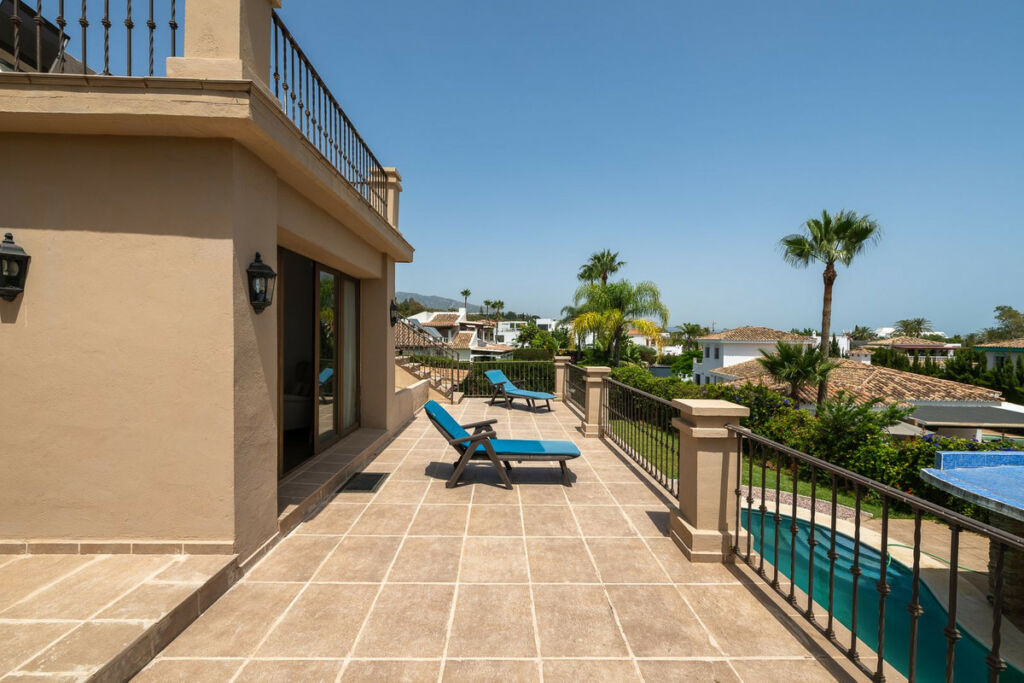 Detached Villa The Golden Mile Málaga - image 23