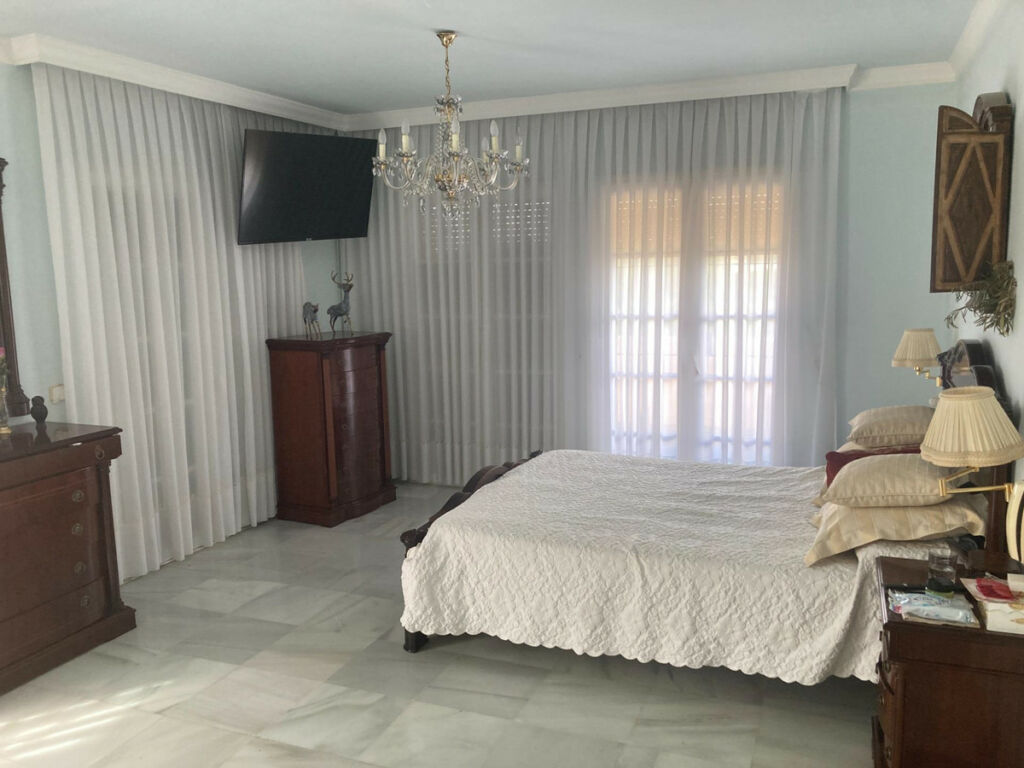 Detached Villa Selwo Málaga - image 21