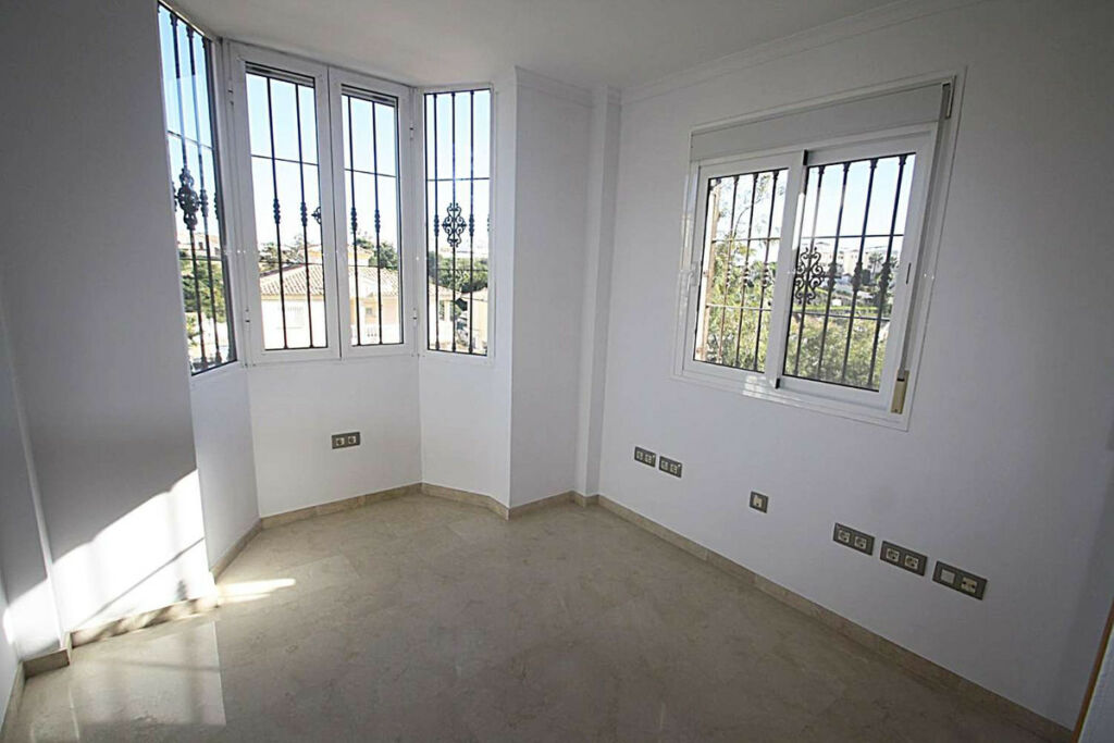 Detached Villa Benalmadena Málaga - image 24
