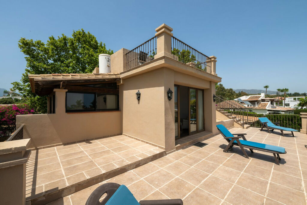 Detached Villa The Golden Mile Málaga - image 24