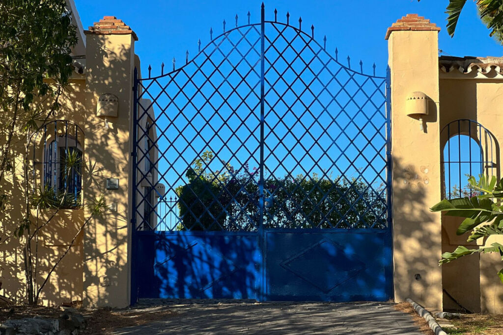 Detached Villa Estepona Málaga - image 26
