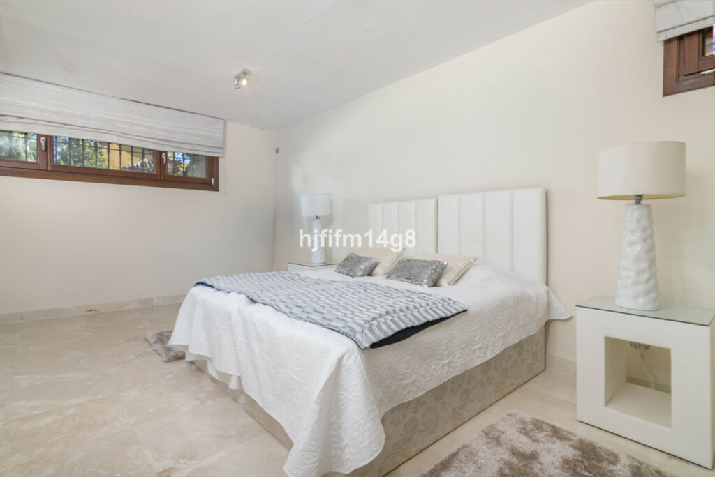 Detached Villa The Golden Mile Málaga - image 28