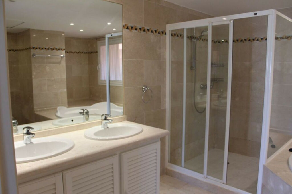 Penthouse Nueva Andalucía Málaga - image 25