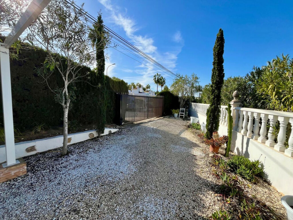 Detached Villa Villamartin Alicante - image 25