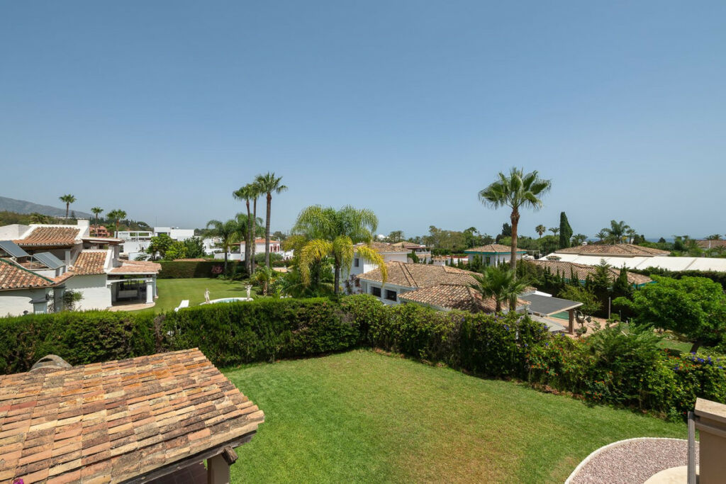 Detached Villa The Golden Mile Málaga - image 25