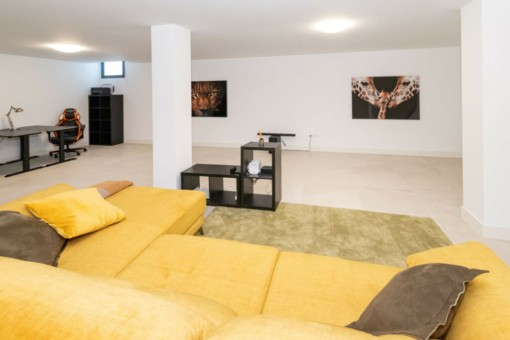 Middle Floor Apartment Cabopino Málaga - image 23