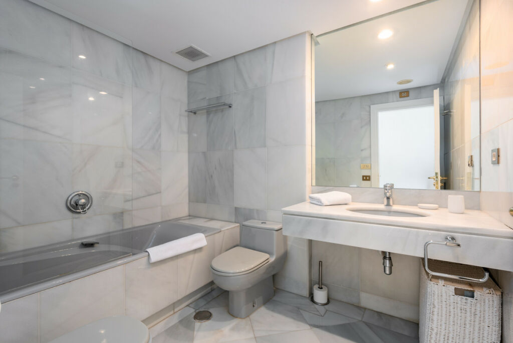 Penthouse Puerto Banús Málaga - image 26