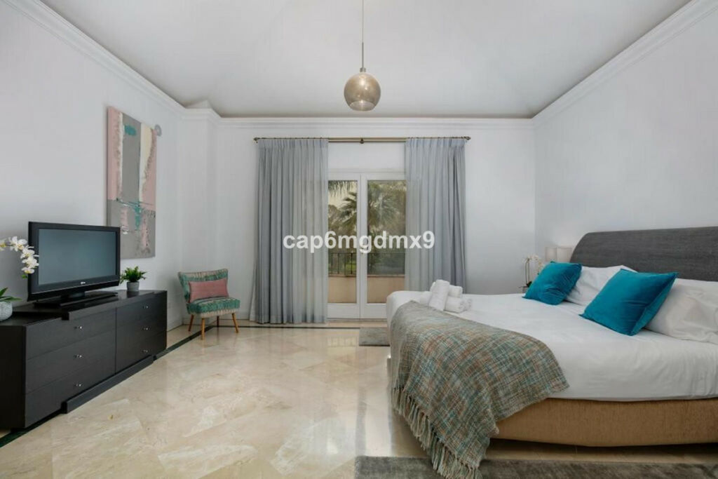 Detached Villa Nueva Andalucía Málaga - image 26