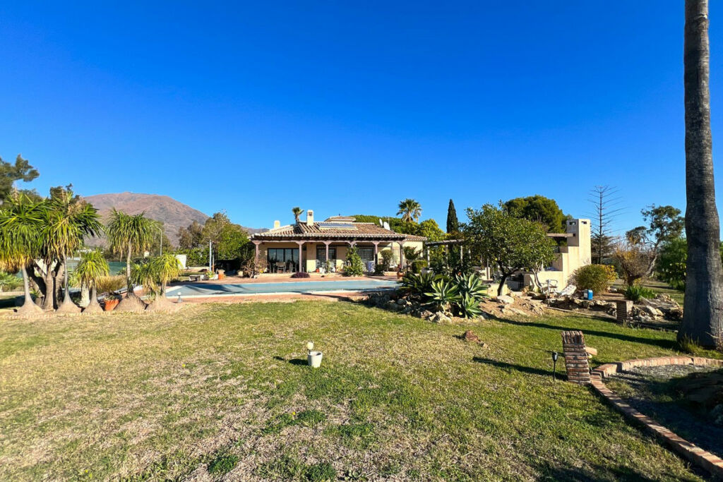 Detached Villa Estepona Málaga - image 29