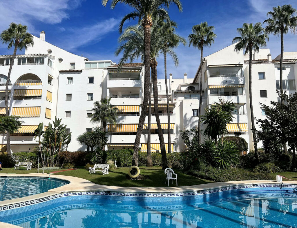 Middle Floor Apartment Atalaya Málaga - image 26