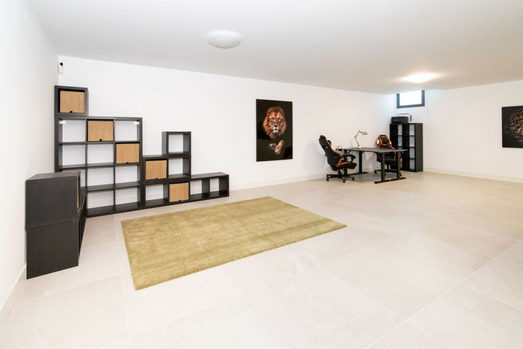 Middle Floor Apartment Cabopino Málaga - image 24