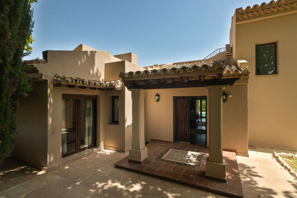 Detached Villa The Golden Mile Málaga - image 26