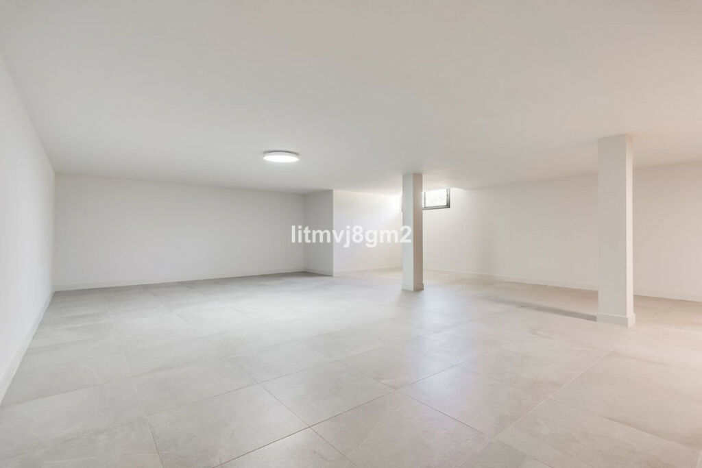 Middle Floor Apartment Cabopino Málaga - image 26