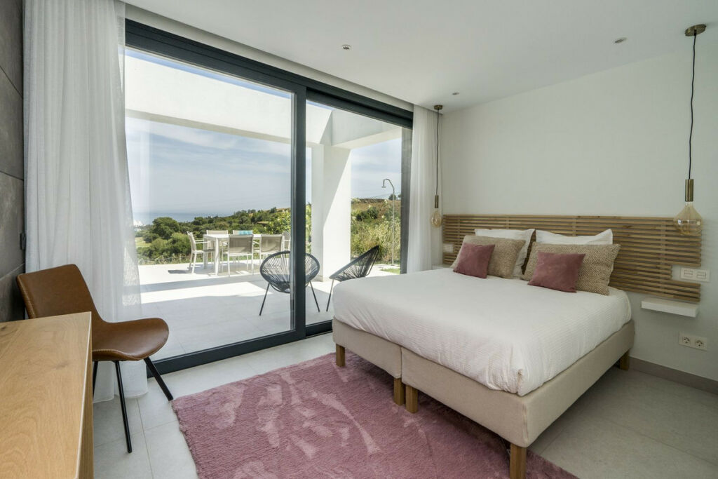 Detached Villa Estepona Málaga - image 27