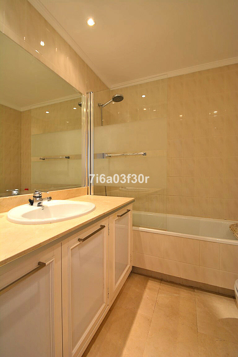 Penthouse Aloha Málaga - image 27