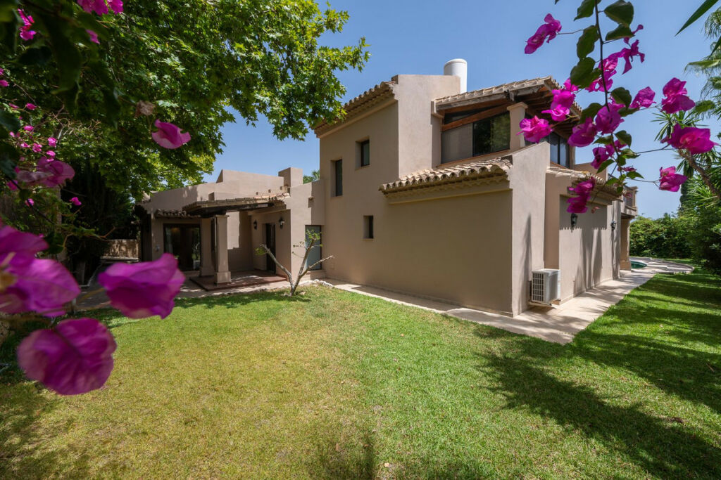 Detached Villa The Golden Mile Málaga - image 28