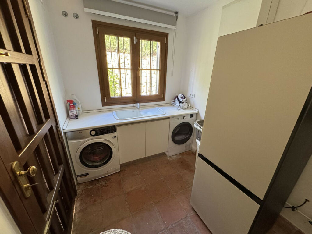 Detached Villa El Paraiso Málaga - image 28