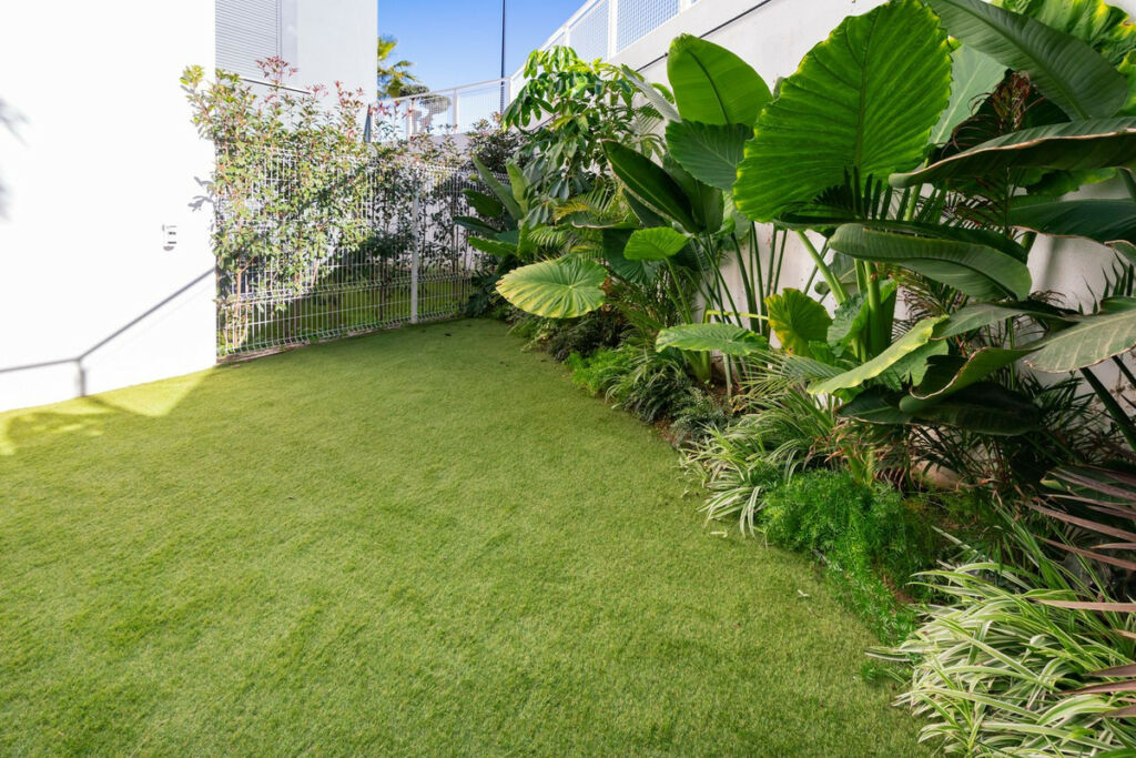 Middle Floor Apartment Cabopino Málaga - image 27