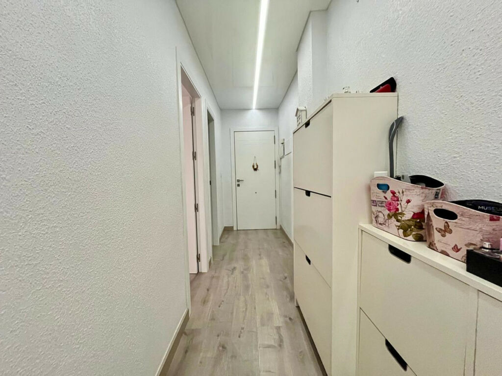 Middle Floor Apartment Torrevieja Alicante - image 28