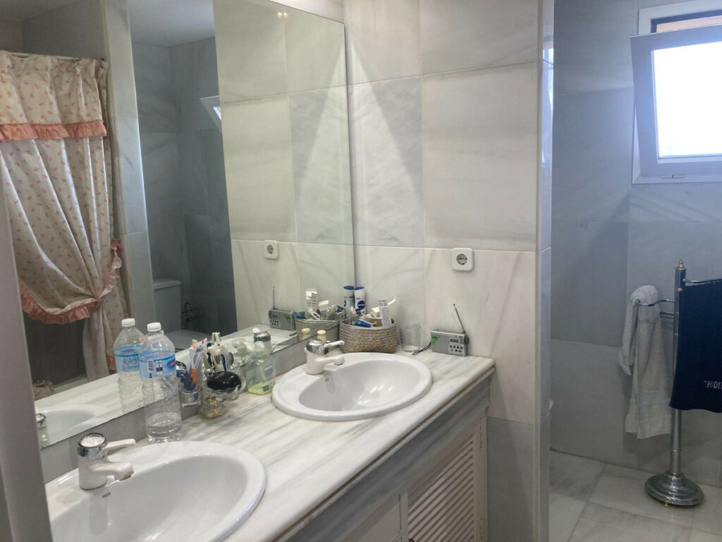 Detached Villa Selwo Málaga - image 26