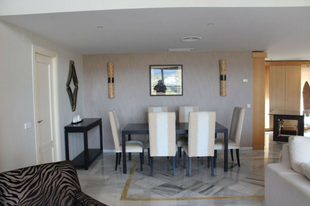 Penthouse Nueva Andalucía Málaga - image 3