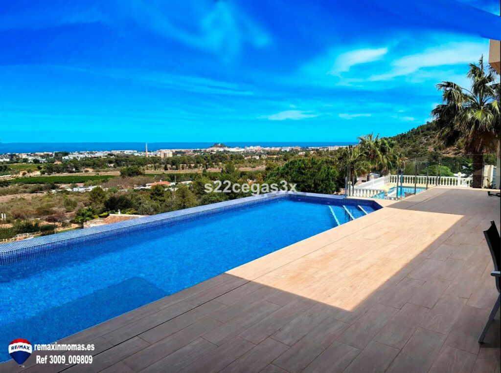 Detached Villa Denia Alicante - image 3